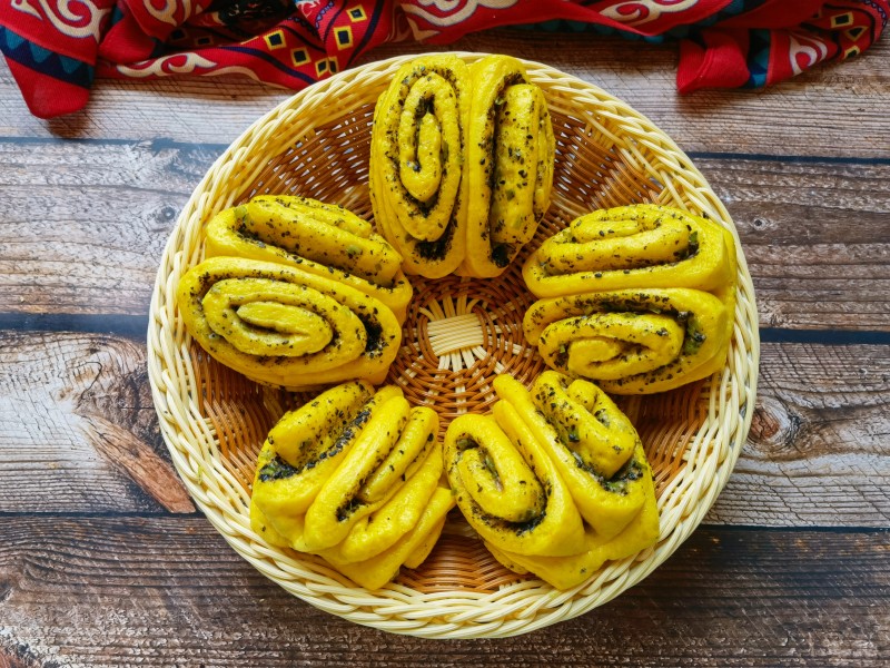 黑芝麻椒盐南瓜花卷的家常做法 黑芝麻椒盐南瓜花卷怎么做好吃